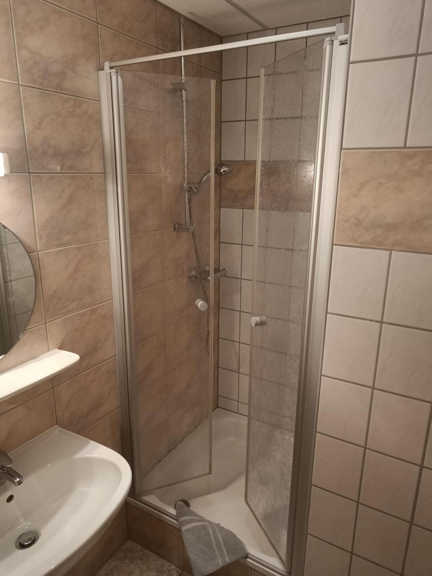 Zur Edlen Krone Neuhausen  Luaran gambar