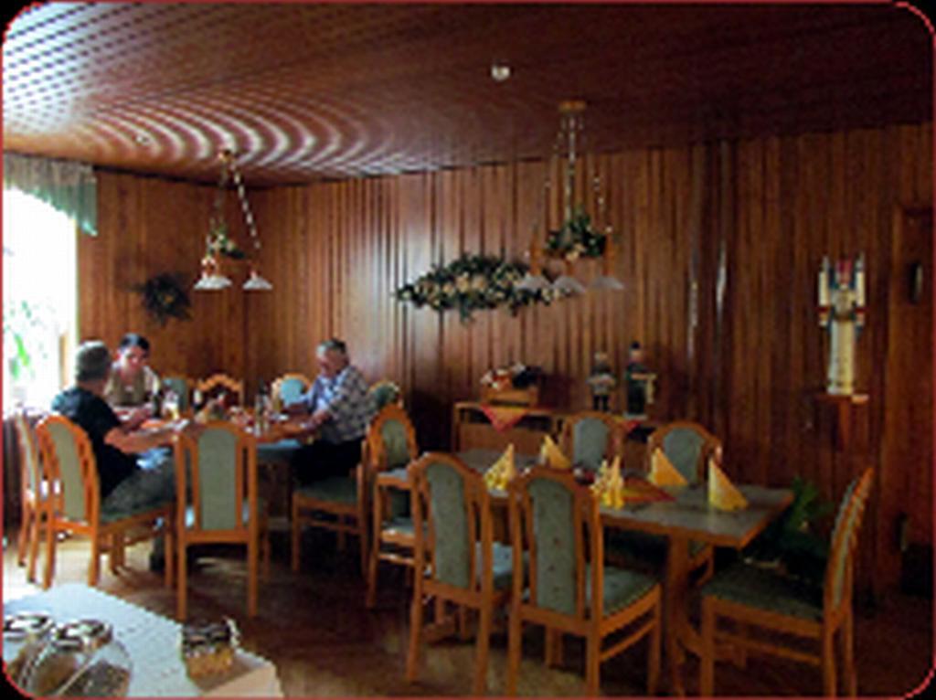 Zur Edlen Krone Neuhausen  Luaran gambar